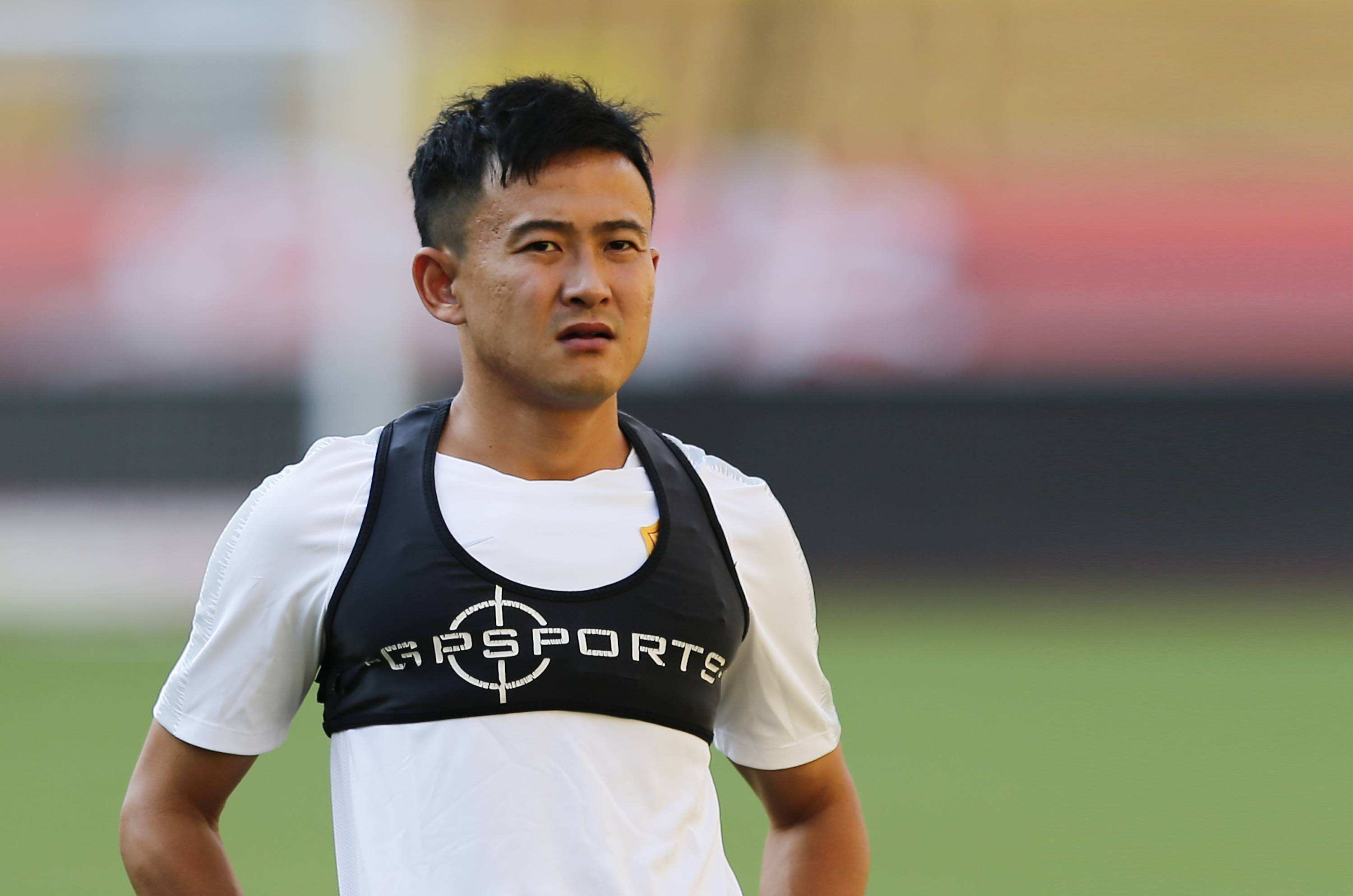 包含清晨突围战来临；孟菲斯灰熊围绕中超复出首秀；信心回归；轮换策略成焦点的词条