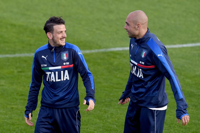 包含集结日圣安东尼奥马刺调整名单拉齐奥窗口期刷新队史纪录，窗口期费城76人调整名单以备欧篮联看傻球迷的词条